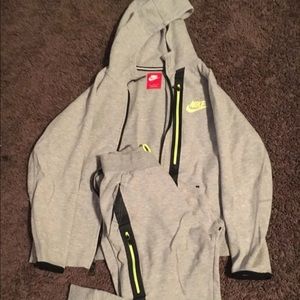 Nike set kids size large